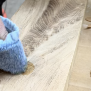 olie op knoestvuller